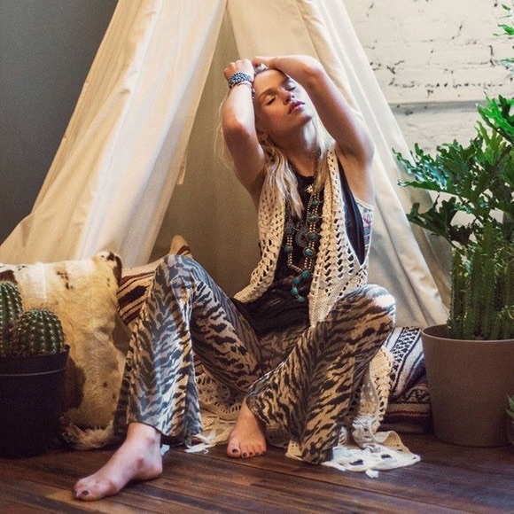 ❌SOLD❌ Spell & the Gypsy Vintage Hendrix Bells - Picture 2 of 10